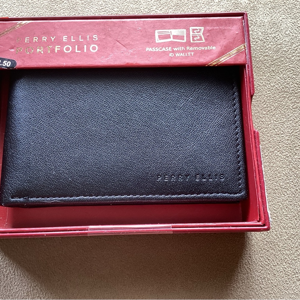 Perry Ellis men’s wallet new in box